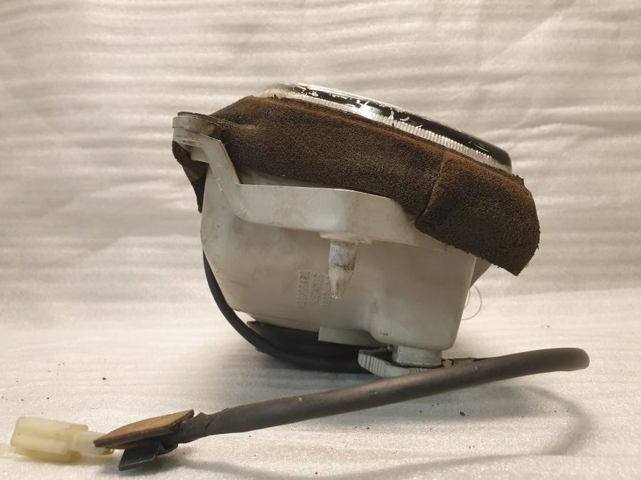 Snett nerifrån på Strålkastare från en Honda CBR 600 -1994 motorcykel.