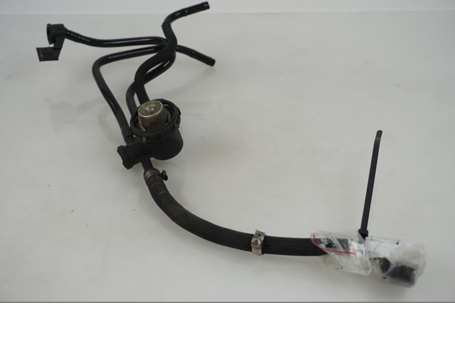 Baksidan på Fuel Rail från en BMW R 1200 C -2002 motorcykel.