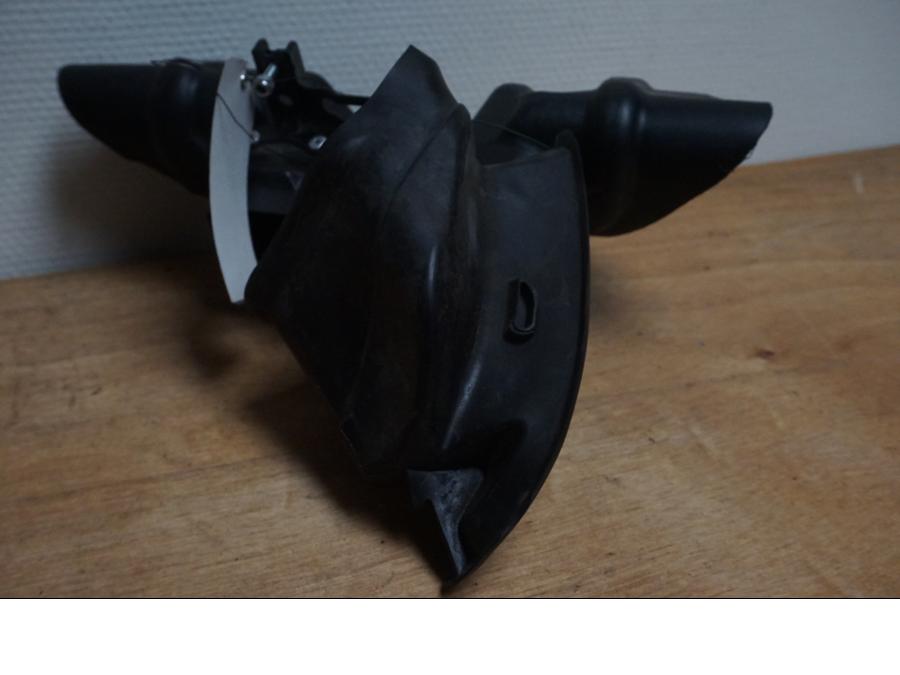 Höger sida på Luftintag från en Yamaha YZF 1000 R1 -2009 motorcykel.