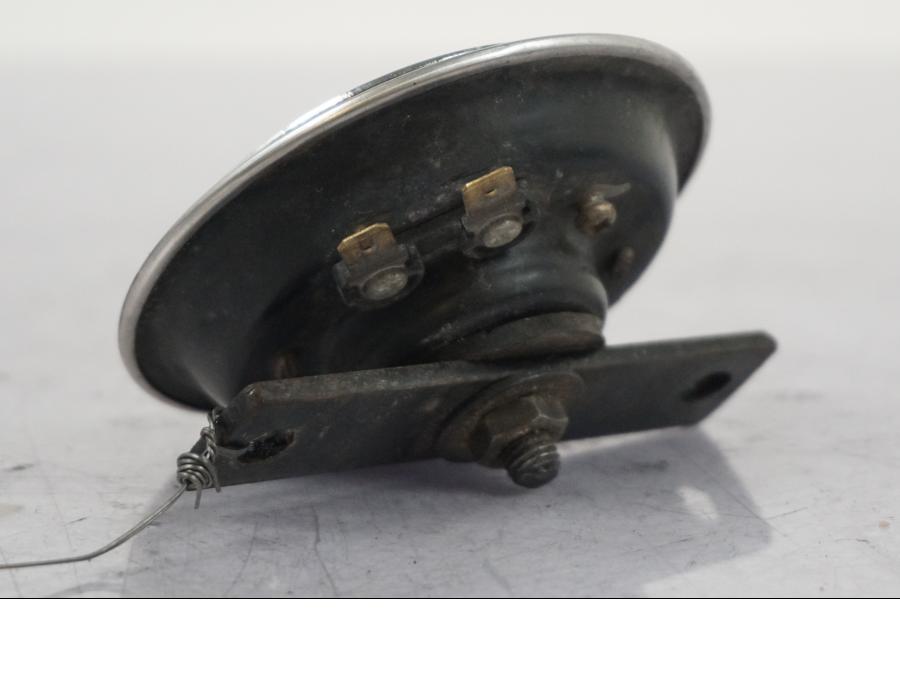 Baksidan på Signalhorn / Tuta från en Suzuki VZ 800 -2000 motorcykel.