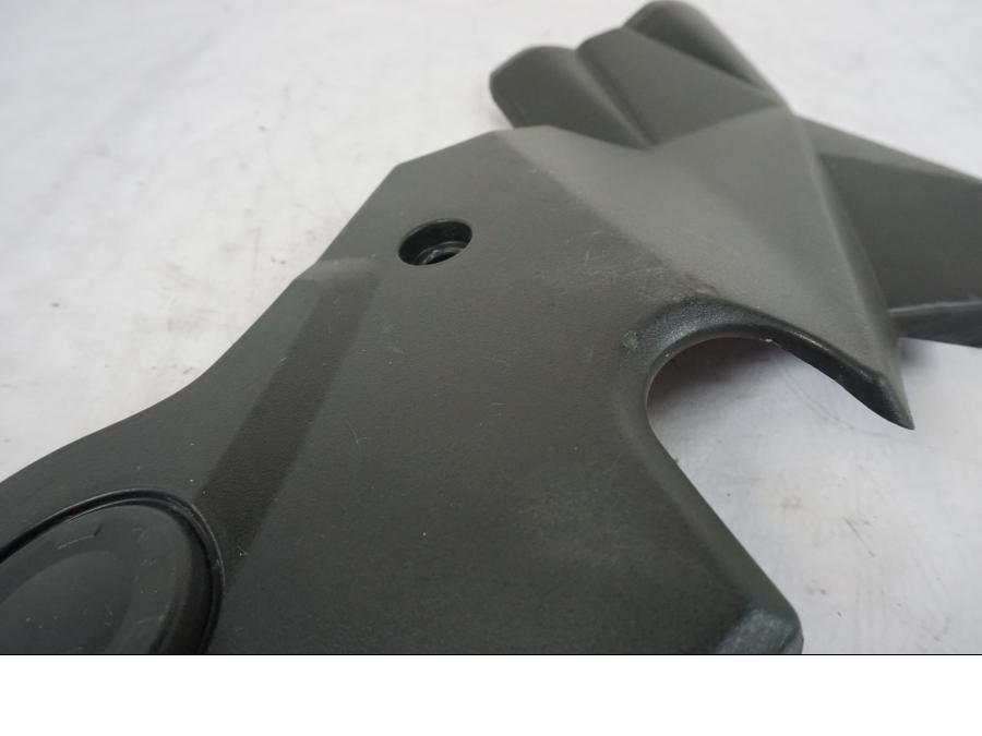 Baksidan på Ramskydd från en Kawasaki ER-6N -2012 motorcykel.