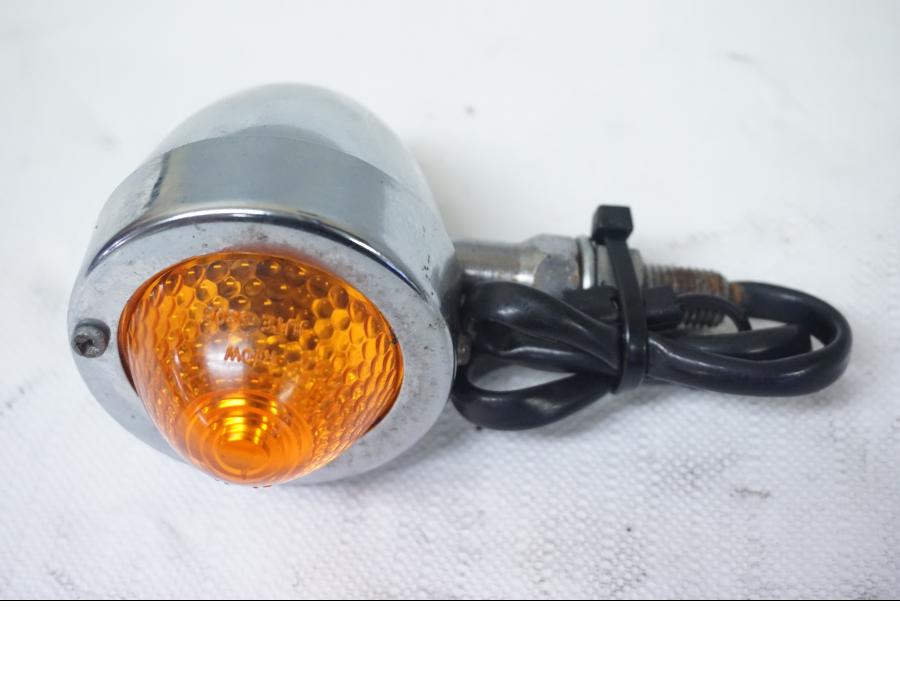 Framsidan på Blinkers från en Triumph Bonneville -2001 motorcykel.