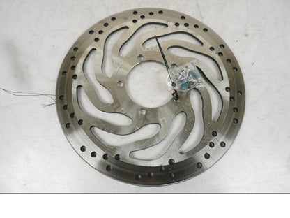 Framsidan på Bromsskiva från en Triumph Bonneville T120 -2021 motorcykel.