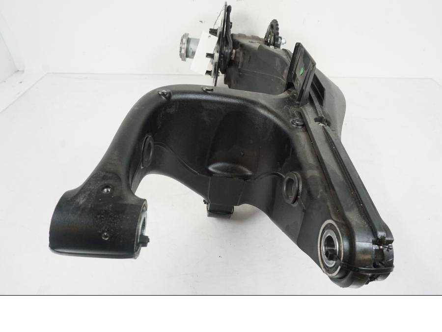 Extrabild2 på Sving från en KTM 1290 Super Duke R EVO -2023 motorcykel.