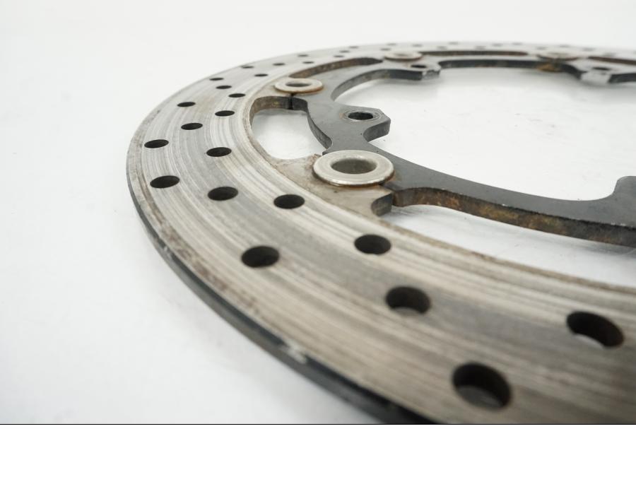 Snett uppifrån på Bromsskiva från en Yamaha YZF R6 -2006 motorcykel.