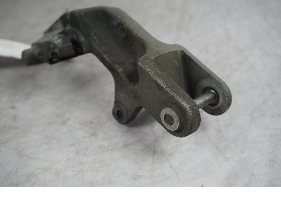 Baksidan på Bromsoksfäste från en Honda CBR 1100 XX -2001 motorcykel.