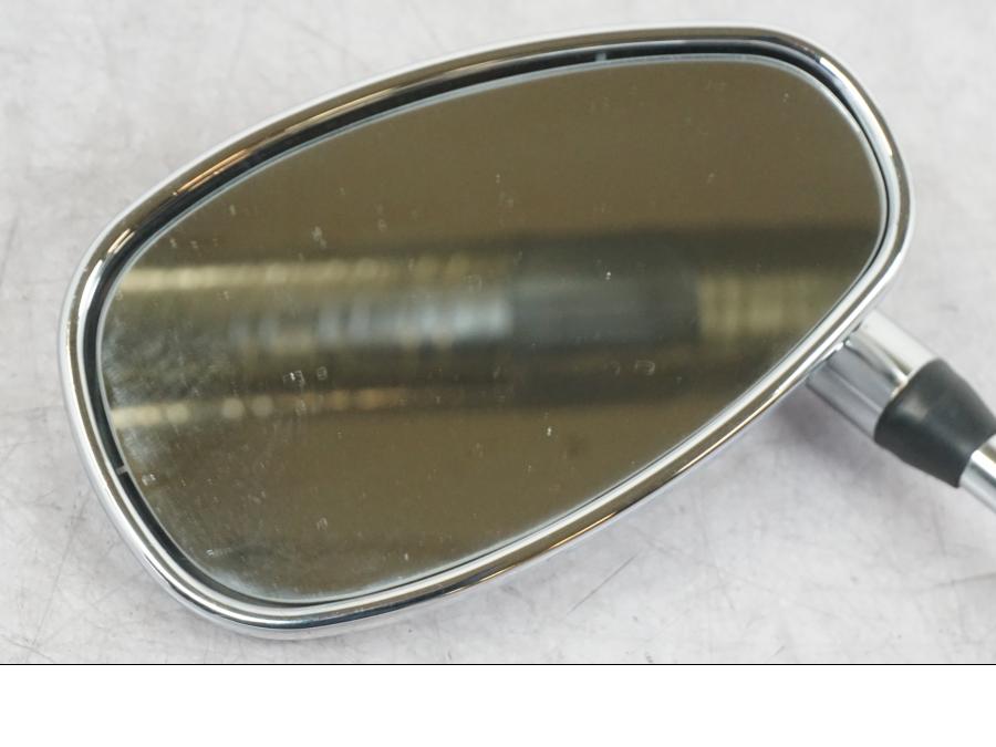 Vänster sida på Backspegel från en Suzuki GSF 1250 -2010 motorcykel.