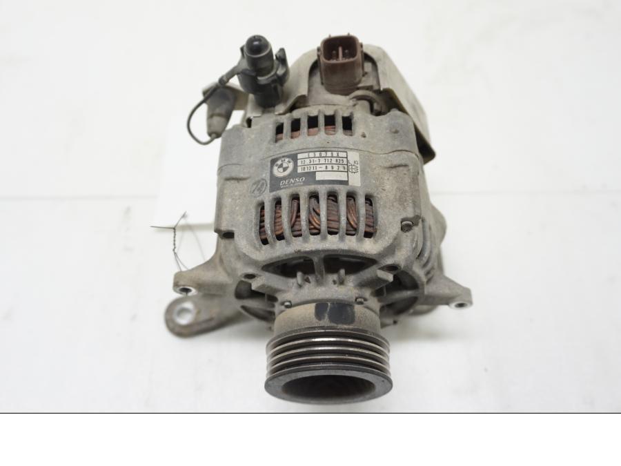 Framsidan på Generator från en BMW R 1200 GSA -2011 motorcykel.