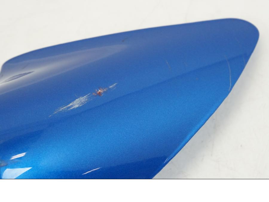 Baksidan på Luftintag från en Triumph TT 600 -2002 motorcykel.