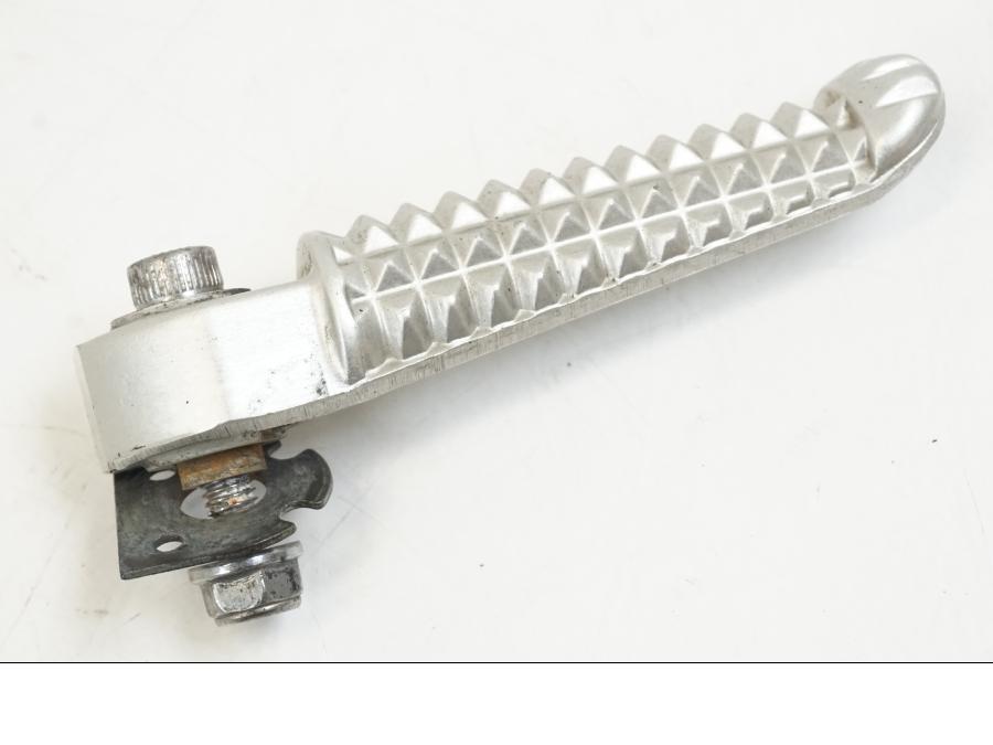 Baksidan på Fotpinne från en Yamaha YZF 1000 R1 -2009 motorcykel.