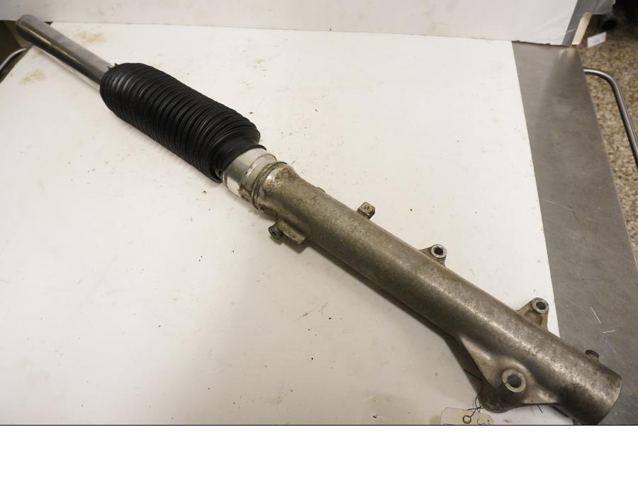 Framsidan på Gaffelben från en Honda XL 600 V -1987 motorcykel.