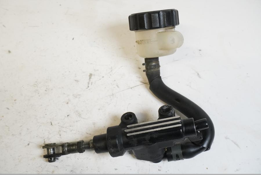 Framsidan på Bromshuvudcylinder från en Yamaha V-MAX 1200 -1997 motorcykel.