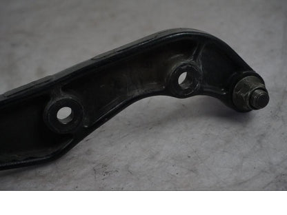 Snett uppifrån på Bromsoksfäste från en Suzuki VL 1500 -1998 motorcykel.