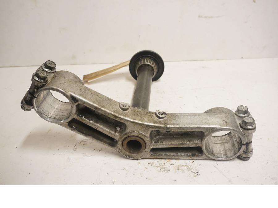 Baksidan på Gaffelkrona från en Kawasaki ZR-7 -2002 motorcykel.