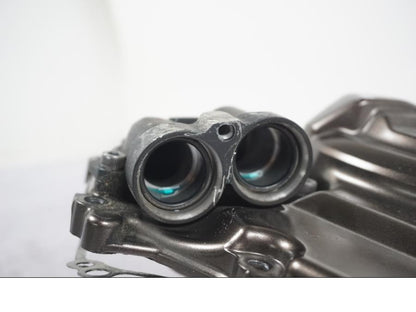 Snett uppifrån på Motorkåpa från en Yamaha MT-07 -2020 motorcykel.