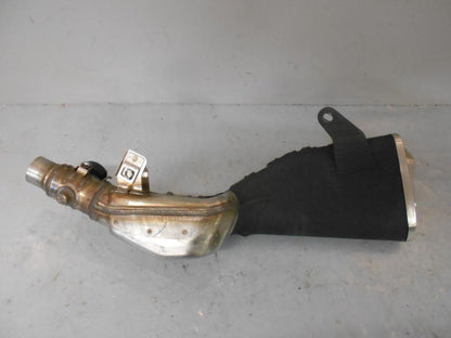 Höger sida på Ljuddämpare från en Kawasaki Z 800 -2015 motorcykel.