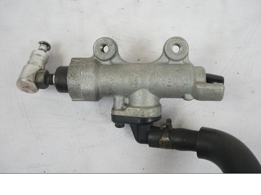 Vänster sida på Bromshuvudcylinder från en Honda CBR 900 RR -2003 motorcykel.