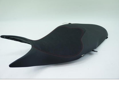 Baksidan på Sadel från en Ducati Supersport 939 -2018 motorcykel.