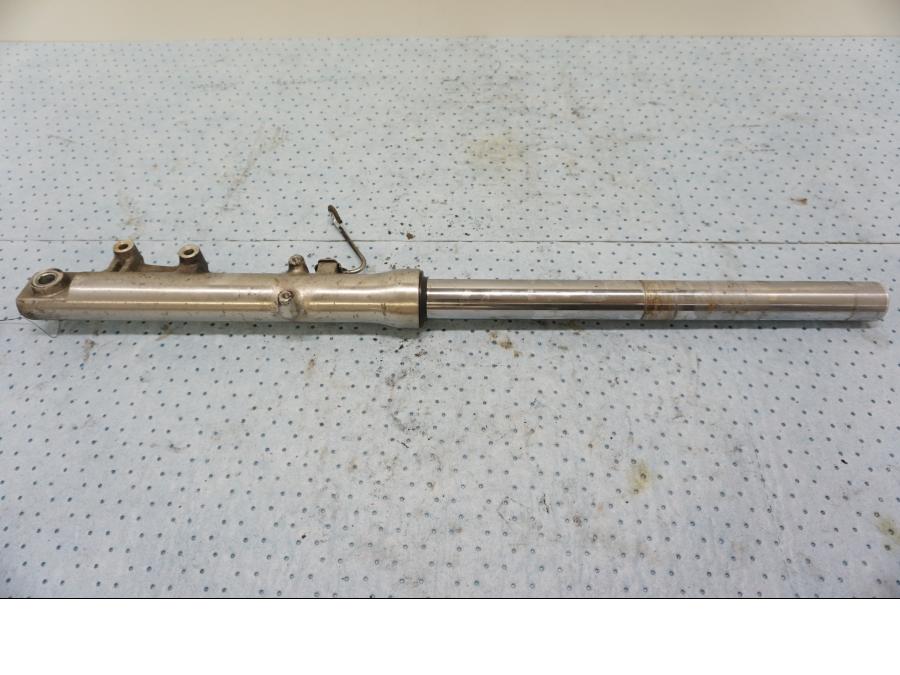 Baksidan på Gaffelben från en Kawasaki EN 500 -1999 motorcykel.