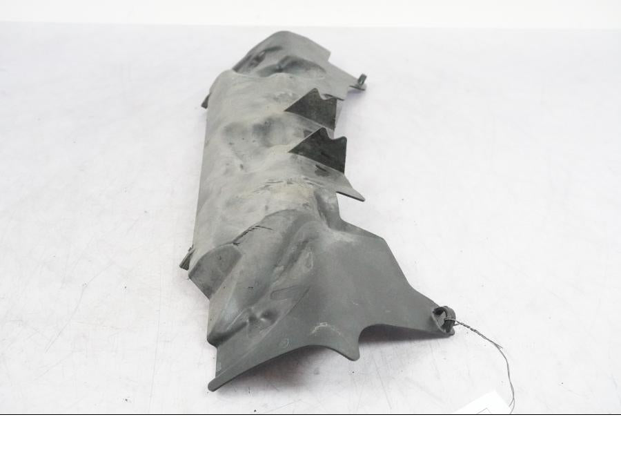 Baksidan på Värmeskydd från en Suzuki GSX-R 1000 -2008 motorcykel.