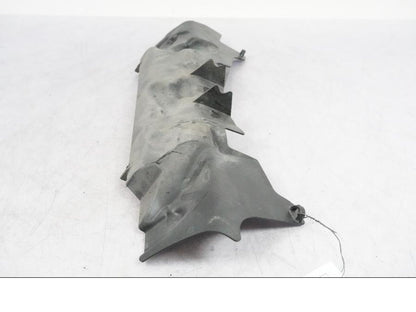 Baksidan på Värmeskydd från en Suzuki GSX-R 1000 -2008 motorcykel.