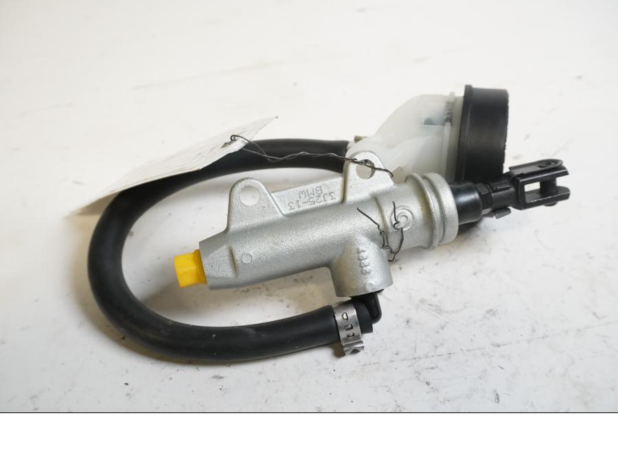 Höger sida på Bromshuvudcylinder från en BMW S 1000 RR -2013 motorcykel.