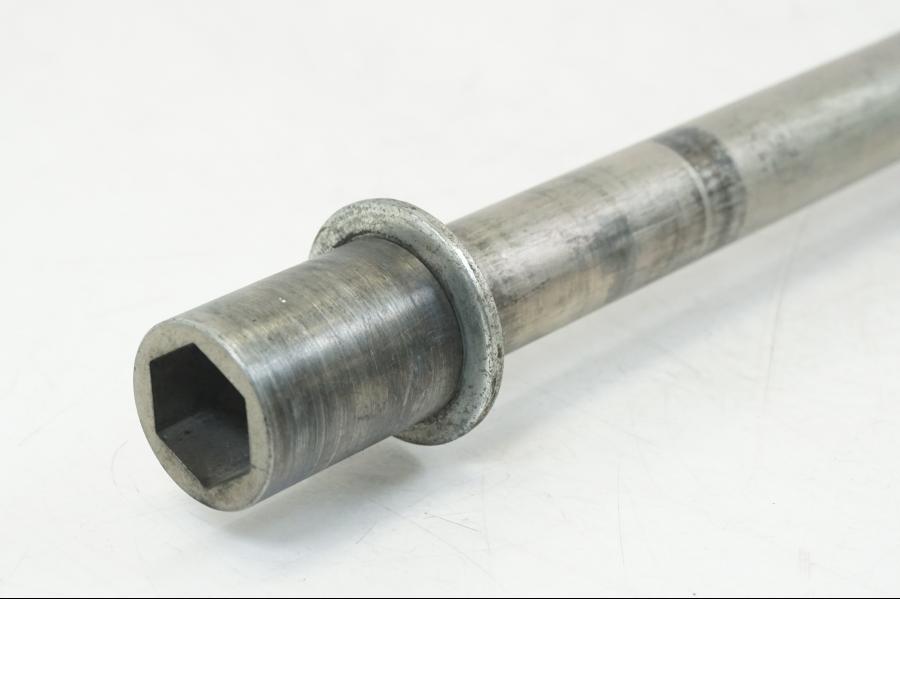 Baksidan på Axel från en Yamaha XT 1200 A -2010 motorcykel.