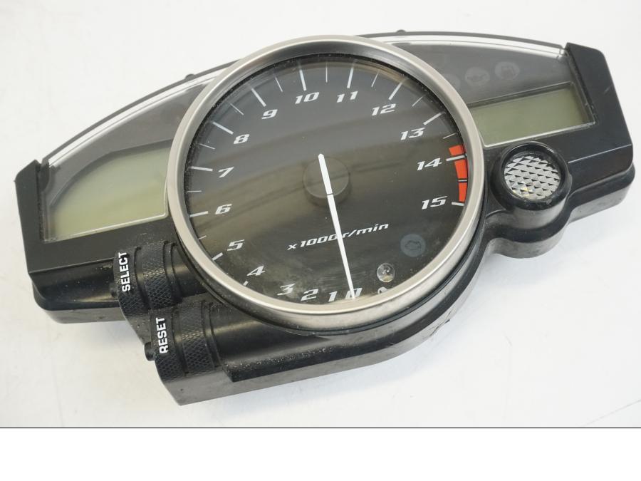 Framsidan på Instrumentpanel från en Yamaha YZF 1000 R1 -2004 motorcykel.