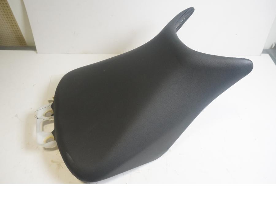 Framsidan på Sadel från en Honda CB 500 F -2013 motorcykel.