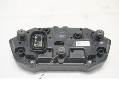 Baksidan på Instrumentpanel från en Honda CBR 500 R -2013 motorcykel.