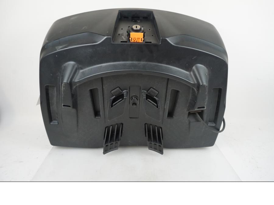 Snett nerifrån på Topbox från en BMW R 1250 RT -2024 motorcykel.