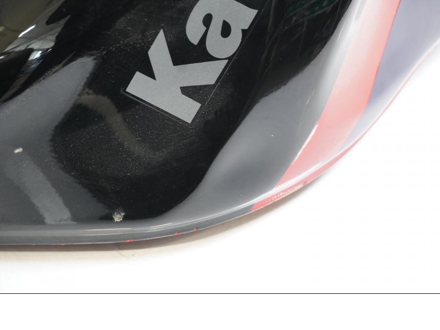 Extrabild2 på Bensintank från en Kawasaki ZX-6R -1998 motorcykel.