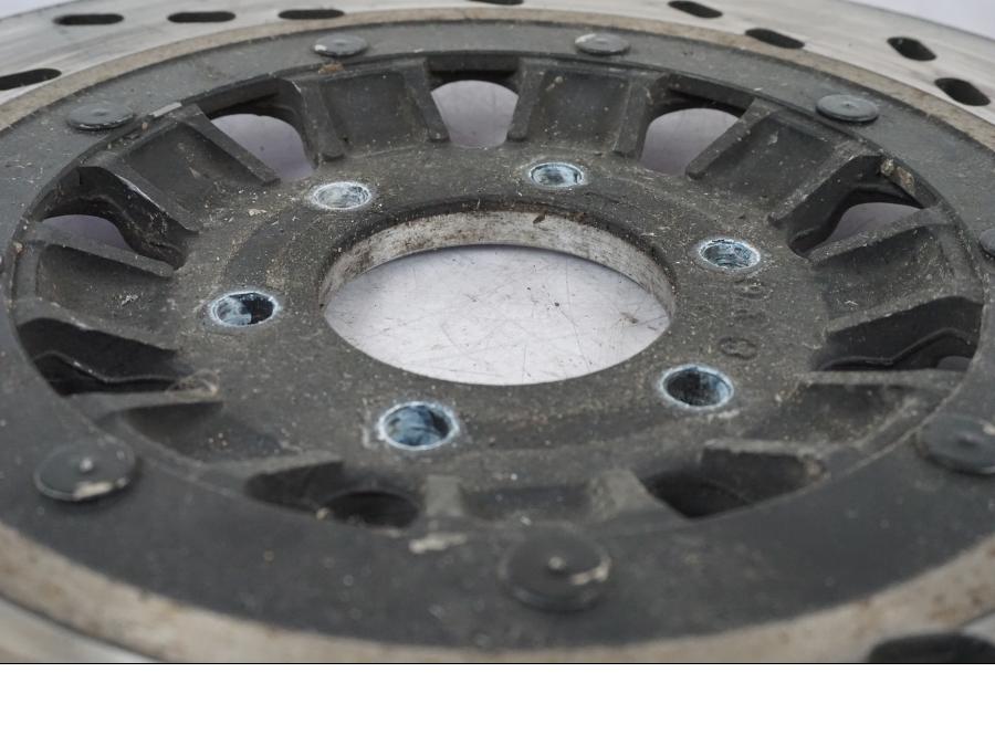 Höger sida på Bromsskiva från en Suzuki GSX 550 EF -1985 motorcykel.