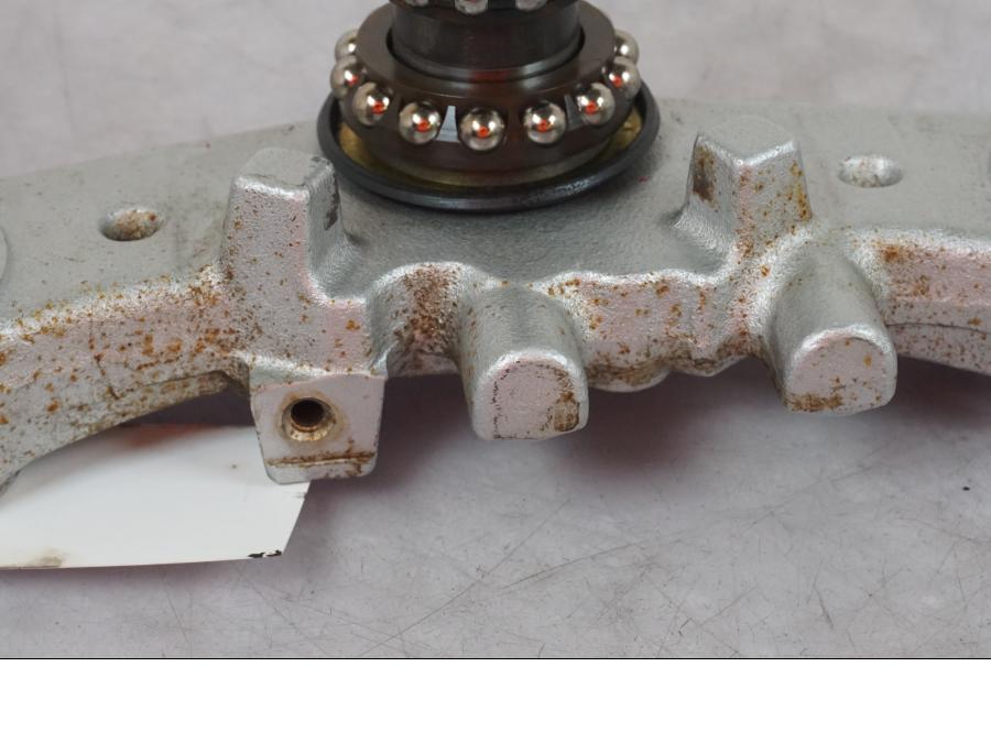 Snett uppifrån på Gaffelkrona från en Suzuki SV 650 -1999 motorcykel.