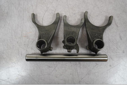 Framsidan på Växelgaffel från en Honda VFR 800 -2005 motorcykel.