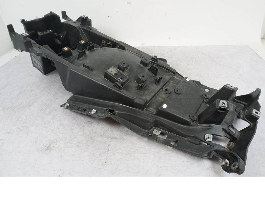 Extrabild4 på Undertail från en BMW K 1600 GTL -2015 motorcykel.