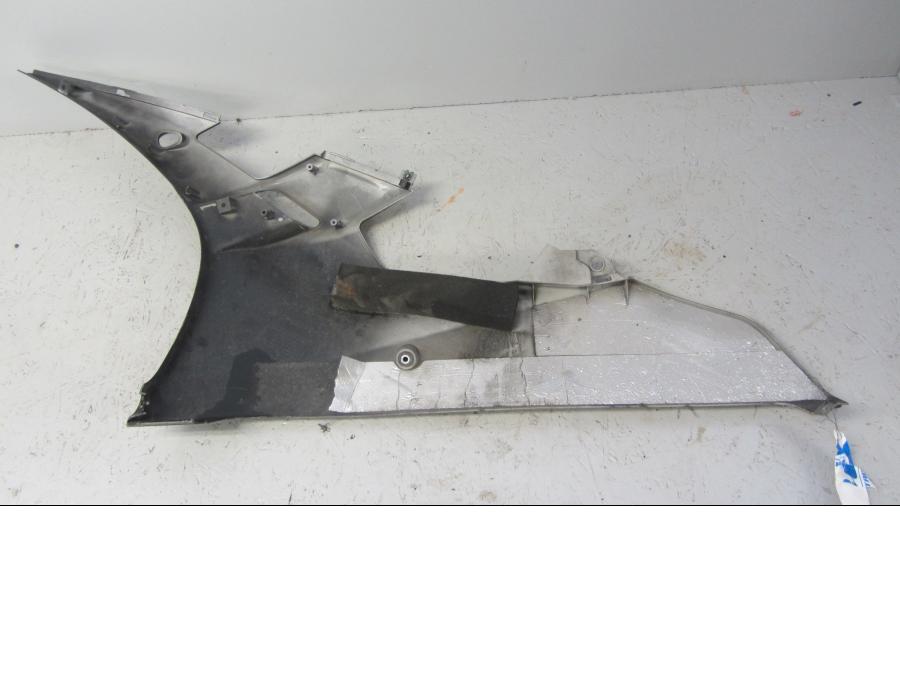 Baksidan på Magkåpa från en Yamaha YZF R6 -2006 motorcykel.