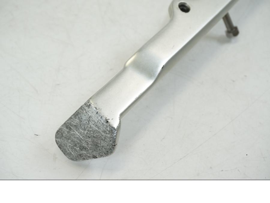 Extrabild5 på Sidostöd från en Ducati Streetfighter V4 -2020 motorcykel.