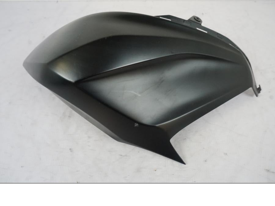 Framsidan på Tankkåpa från en Kawasaki Z 800 -2014 motorcykel.