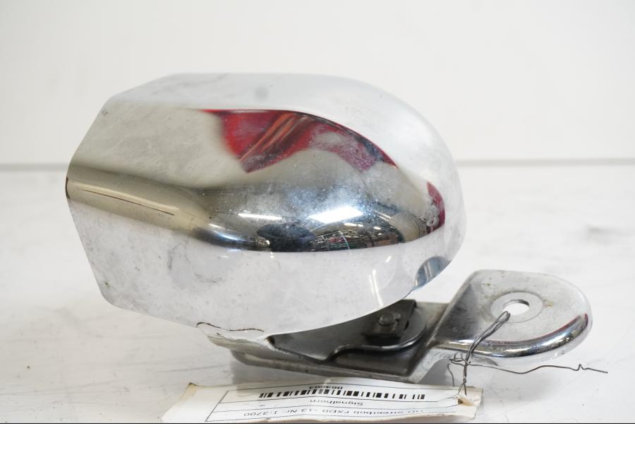 Höger sida på Signalhorn / Tuta från en H-D Dyna Street Bob FXDB/I -2013 motorcykel.