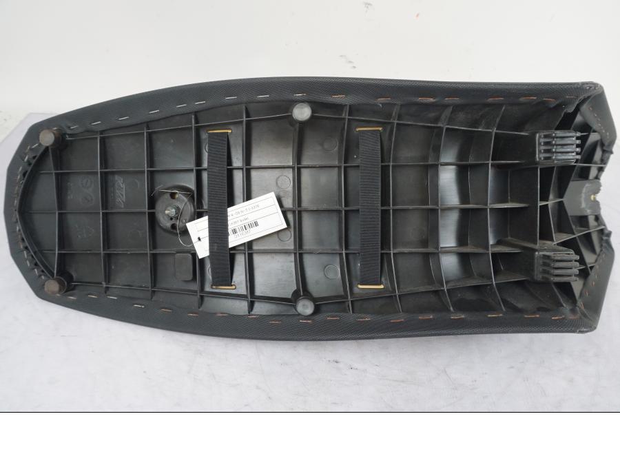 Extrabild5 på Sadel från en KTM 690 SM R -2009 motorcykel.