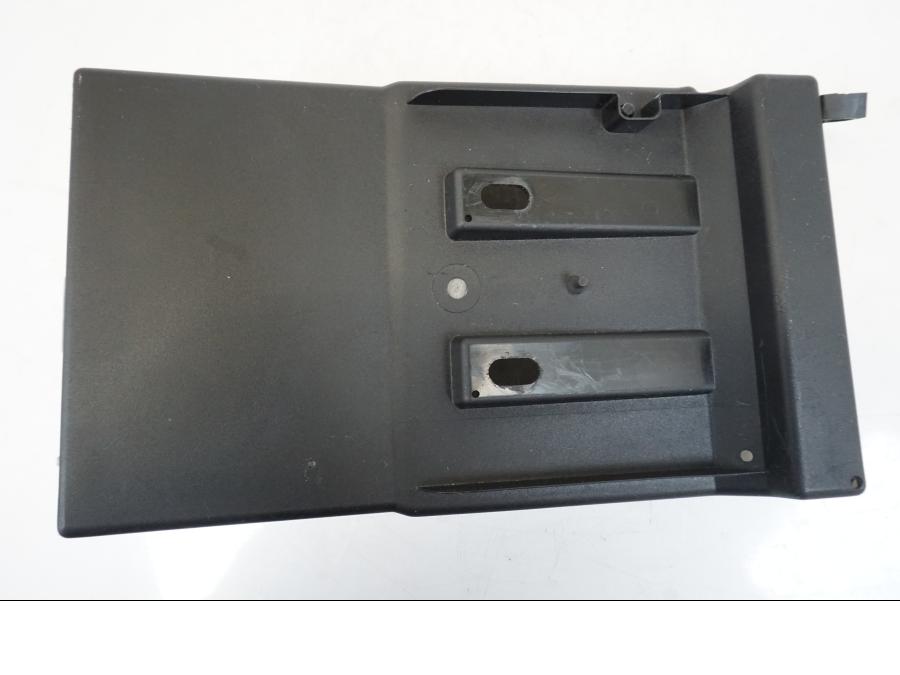 Vänster sida på Batterihållare från en Kawasaki NINJA 400 -2020 motorcykel.