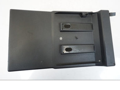 Vänster sida på Batterihållare från en Kawasaki NINJA 400 -2020 motorcykel.