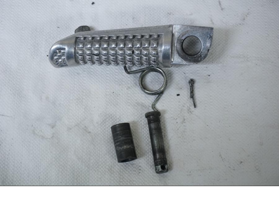 Framsidan på Fotpinne från en Suzuki GSX-R 750 -2001 motorcykel.