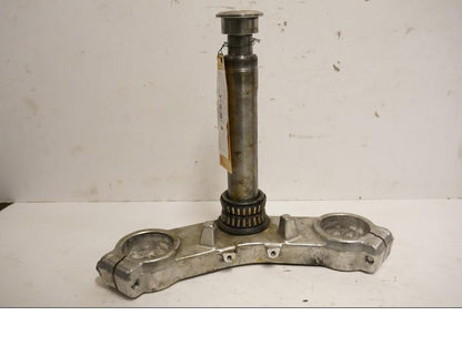 Framsidan på Gaffelkrona från en Kawasaki ZX-9R -1996 motorcykel.