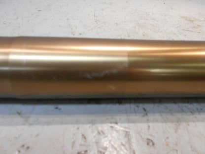 Baksidan på <p>Gaffelben höger från Kawasaki ZX-10R 2008.</p>

<p>Små märken finns.</p> motorcykel.