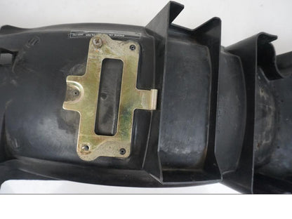 Snett nerifrån på Undertail från en Kawasaki ZZR 1100 -1994 motorcykel.