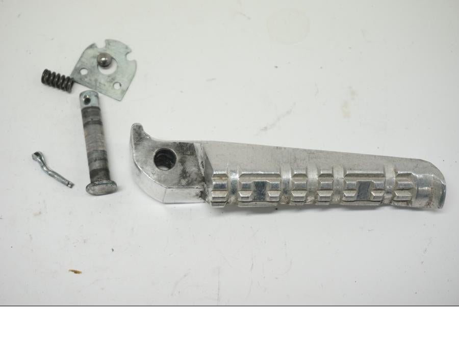 Framsidan på Fotpinne från en Yamaha FZ1-SA -2007 motorcykel.