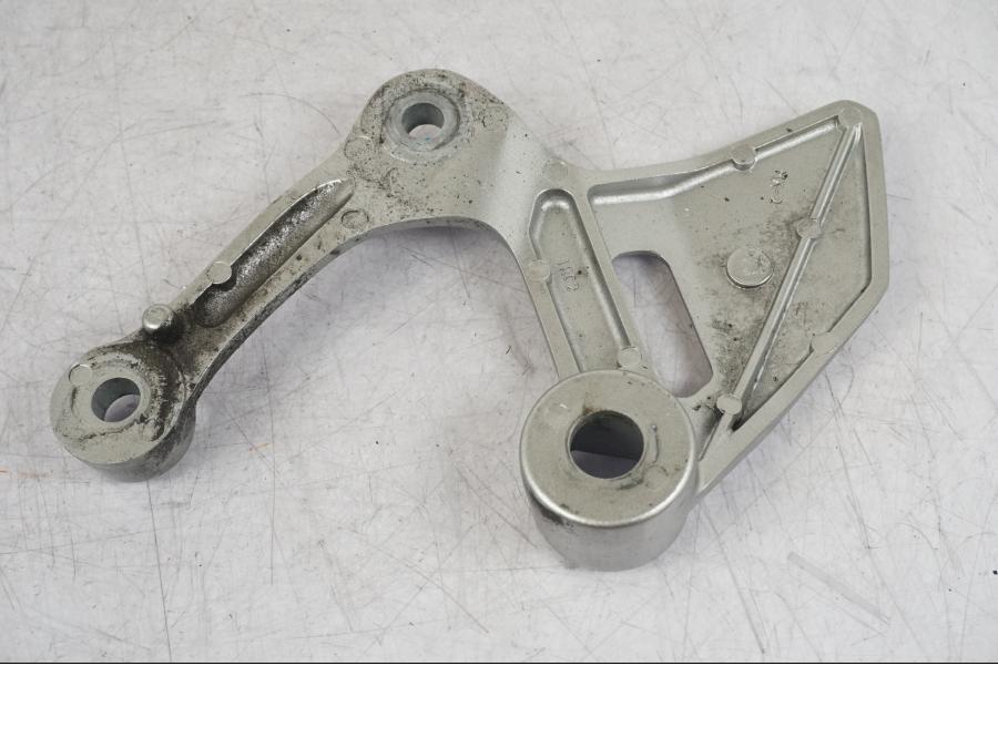 Höger sida på Fotpinnefäste från en Yamaha MT-09 SP -2018 motorcykel.