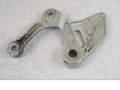 Höger sida på Fotpinnefäste från en Yamaha MT-09 SP -2018 motorcykel.